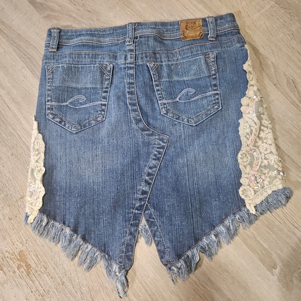 VTG Candie's Y2K Denim Mini Skirt 🍭 Lace Patchwork & Distressed Hem - Sz 5 - Picture 4 of 7